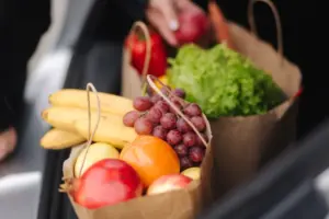 boodschappen in papieren tassen